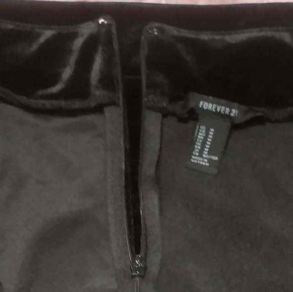 Forever 21 Black Velvet Ruffle hem Mini Skirt Size S - Picture 3 of 4